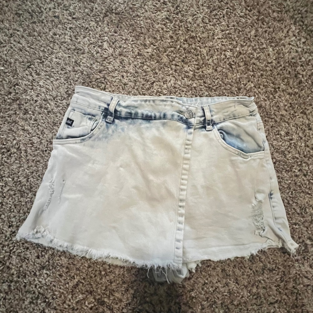 Derek Heart‎ Womens Light Wash Distressed Denim Skort Wrap Front Size L Raw Hem